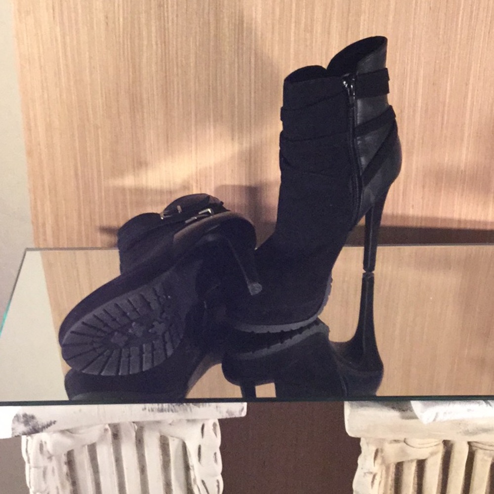 Heels - Picture 2 of 3
